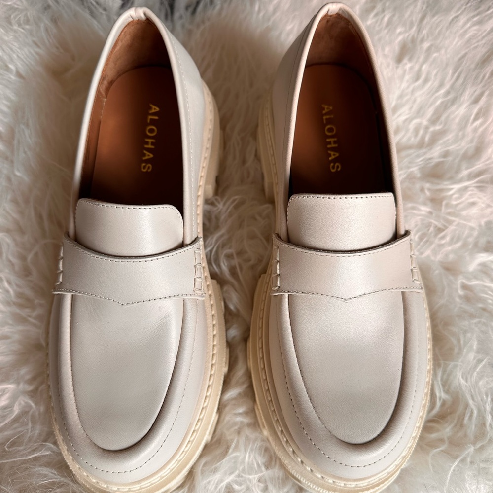 ALOHAS Cream Loafers